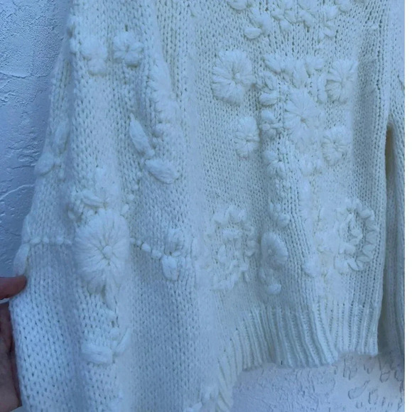 Zara Womens Embroidered Applique Floral Balloon Sleeve Sweater White Sz Medium - Picture 10 of 10